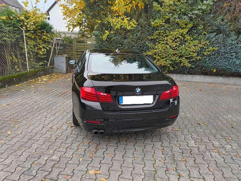 Schwarz Gebraucht 2015 BMW 520 Luxury Line Limousine | 13.800 € (Fairer Preis) - Bild 1/4