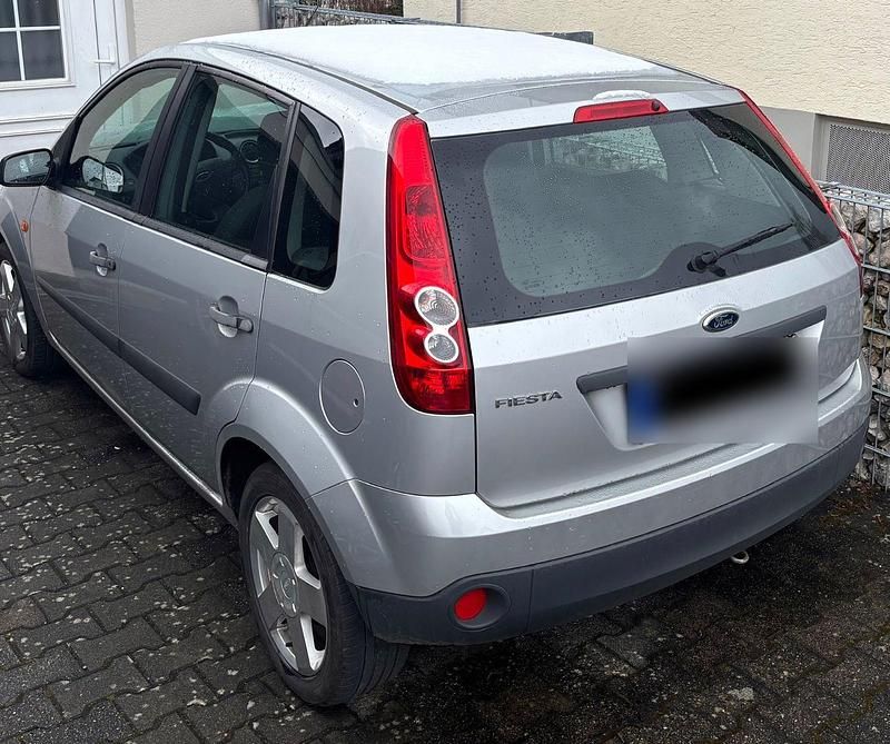 Gebraucht Ford Fiesta 80 PS (58 kW) 2009 Silber Kleinwagen