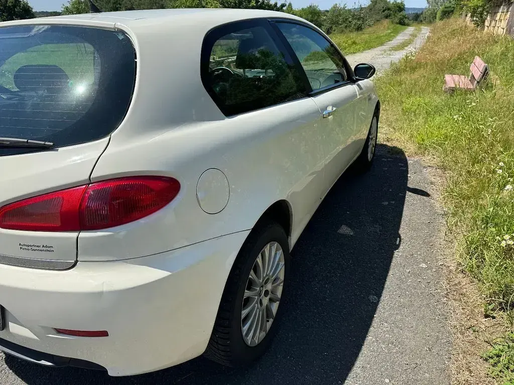 Gebraucht Alfa Romeo 147 105 PS (77 kW) 2005 Weiß Kleinwagen