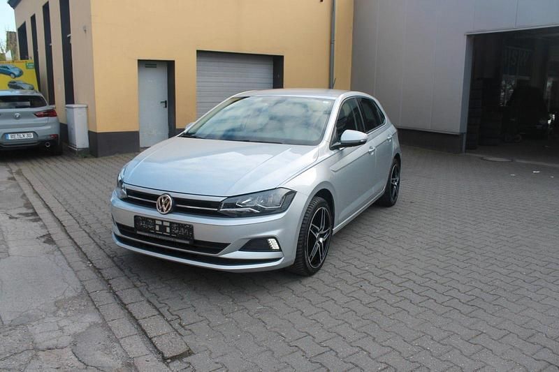 Gebraucht VW Polo Comfortline 75 PS (55 kW) 2018 Silber Kleinwagen