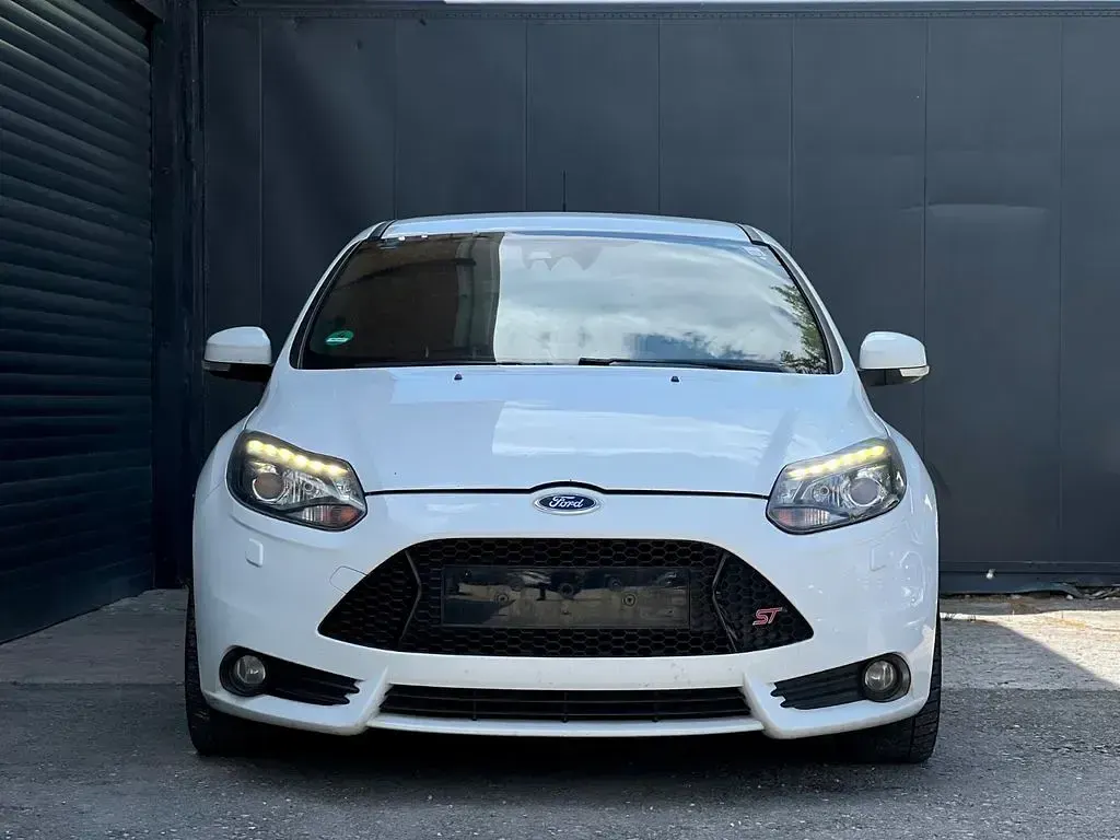 Gebraucht Ford Focus ST 250 PS (183 kW) 2014 Weiß Limousine