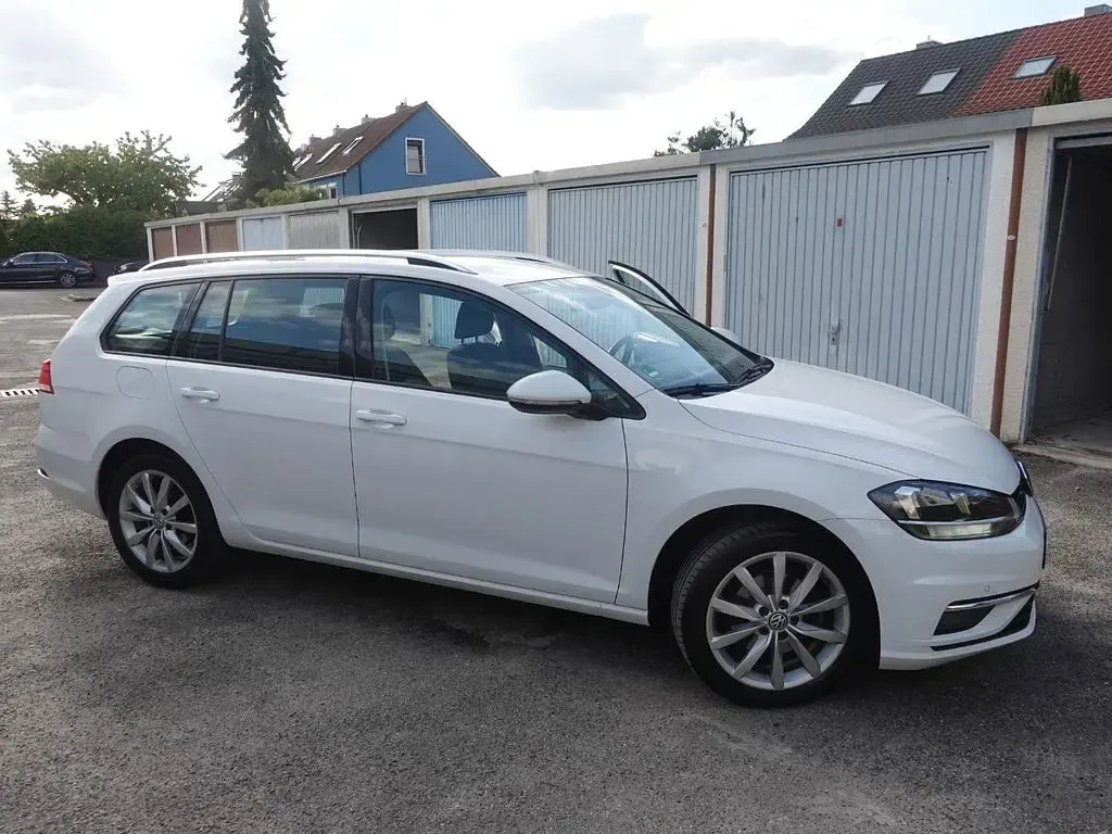 Gebraucht VW Golf VII Trendline 116 PS (85 kW) 2017 Weiß Kombi