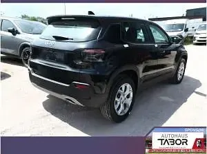 Neu Jeep Avenger Altitude 101 PS (74 kW) 2025 Schwarz (volcano black) SUV