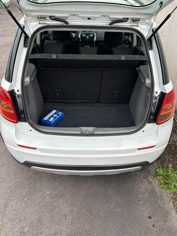 Gebraucht Suzuki SX4 120 PS (88 kW) 2011 Weiß Kleinwagen