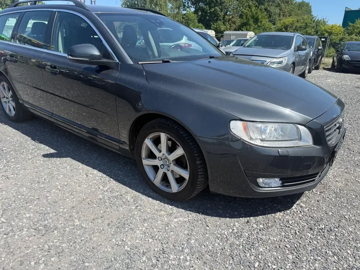 Gebraucht Volvo V70 Kinetic 181 PS (133 kW) 2015 Grau Kombi