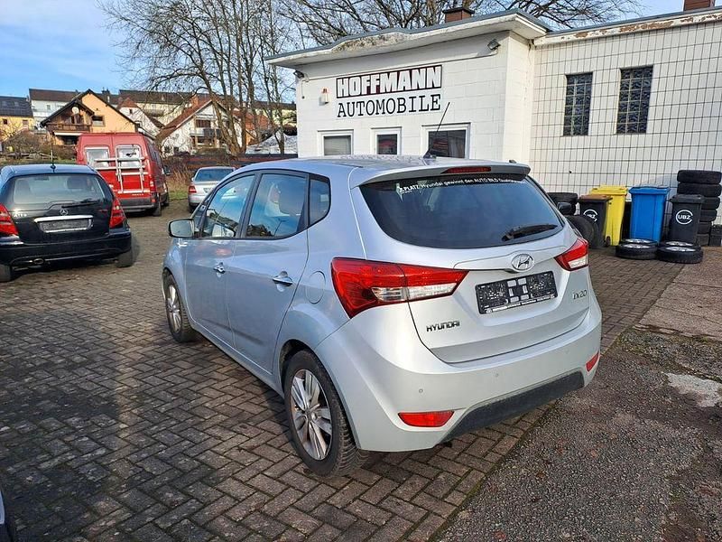 Gebraucht Hyundai ix20 Style 125 PS (91 kW) 2011 Silber Kleinwagen