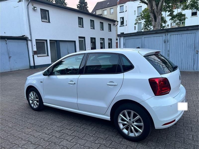 Gebraucht VW Polo Allstar 90 PS (66 kW) 2015 Weiß Limousine