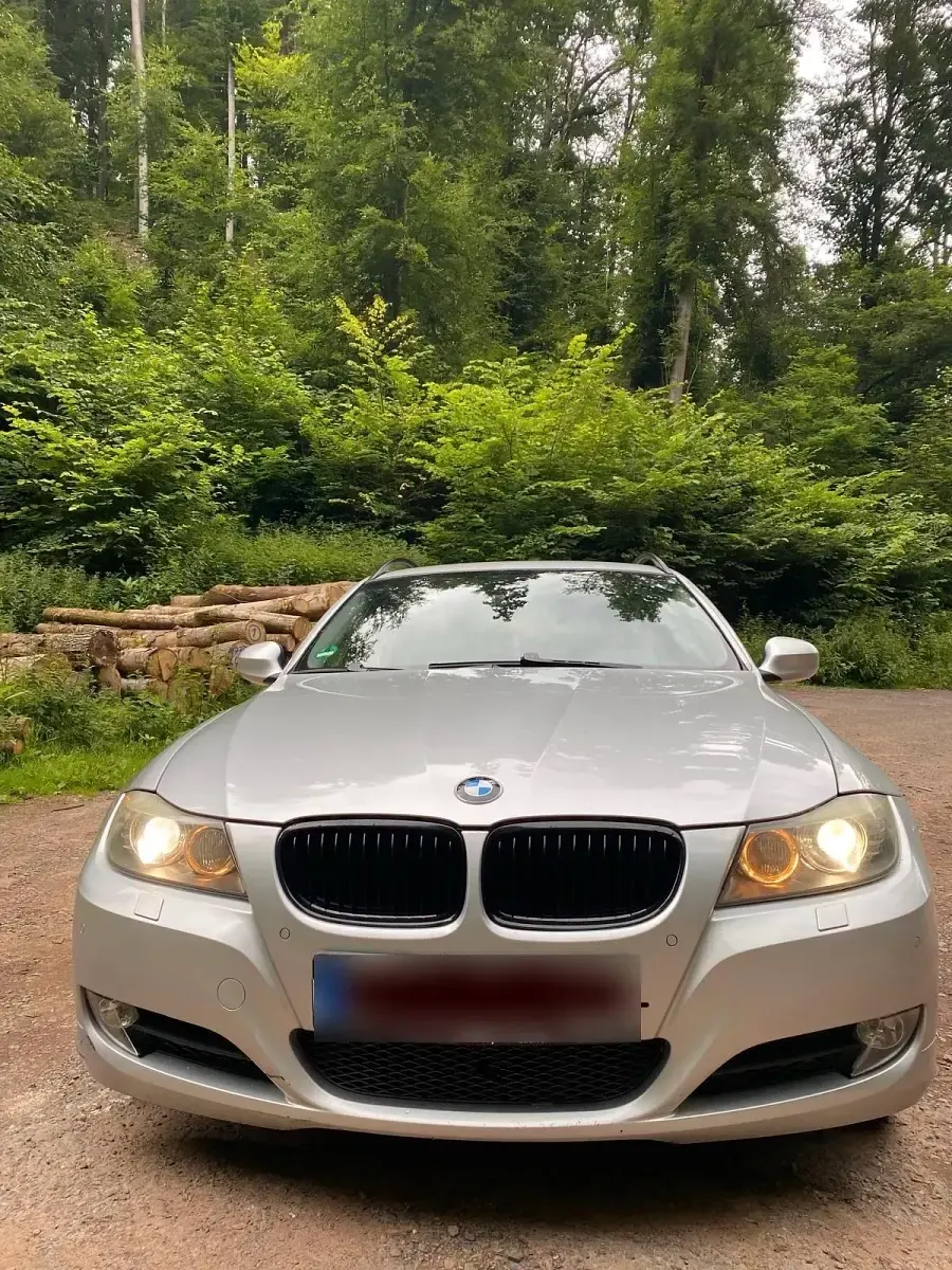 Gebraucht BMW 318 143 PS (105 kW) 2009 Silber Kombi