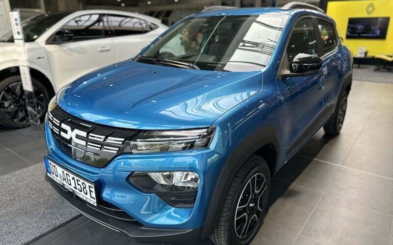 Blau Gebraucht 2024 Dacia Spring Essentiel Kleinwagen | 23.299 € - Bild 1/4