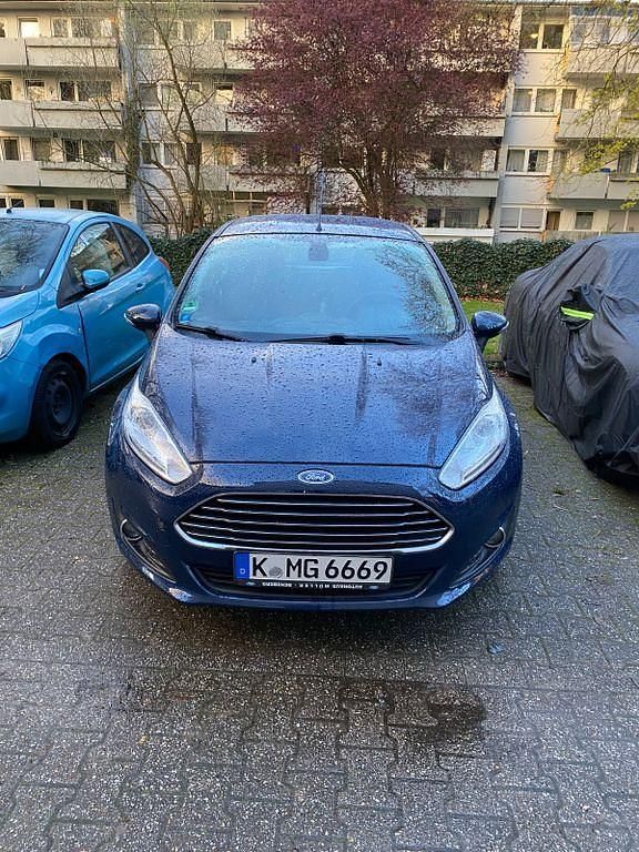 Gebraucht Ford Fiesta Titanium 101 PS (74 kW) 2014 Blau Kleinwagen