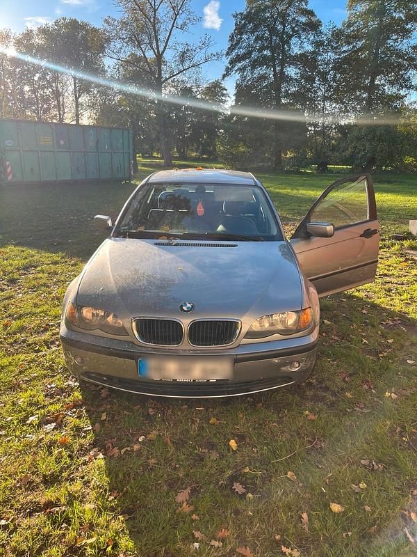 Grau Gebraucht 2004 BMW 316 Limousine | 1.300 € (Fairer Preis) - Bild 1/4
