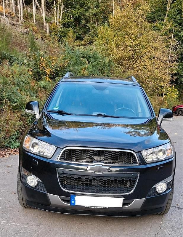 Schwarz Gebraucht 2012 Chevrolet Captiva LTZ SUV | 7.650 € (Fairer Preis) - Bild 1/4