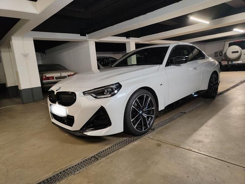 Mineralweiss Gebraucht 2023 BMW M240 Shadowline Coupé | 46.690 € (Fairer Preis) - Bild 1/4