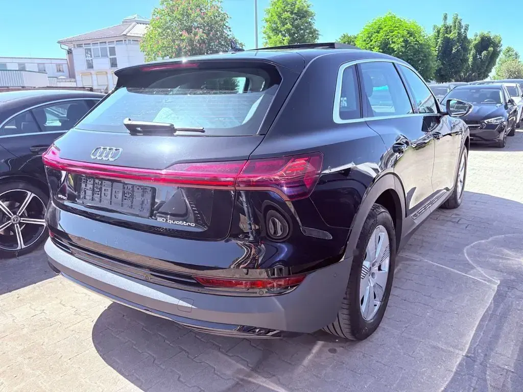 Gebraucht Audi e-tron 230 kW (313 PS) 2021 Brillantschwarz SUV