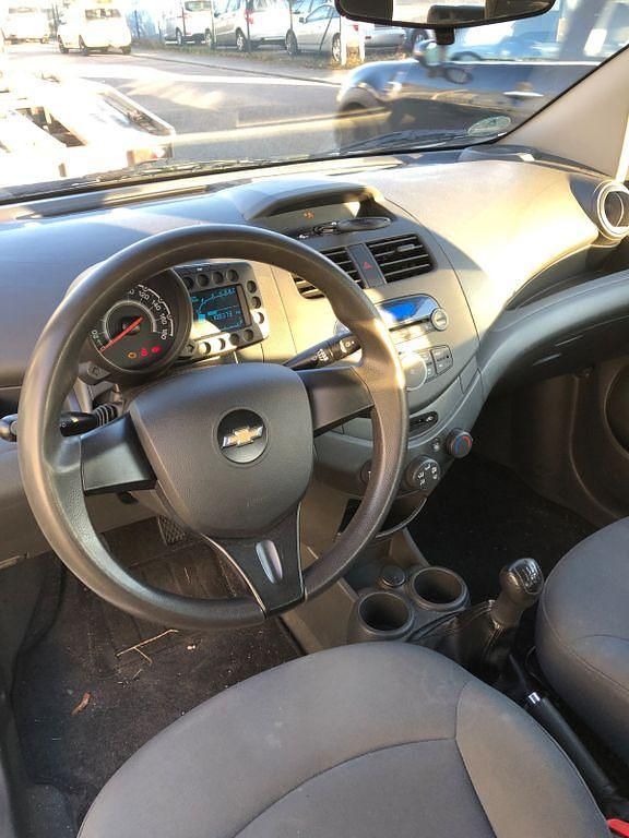 Weiß Gebraucht 2010 Chevrolet Spark LS Kleinwagen | 2.600 € (Fairer Preis) - Bild 1/4