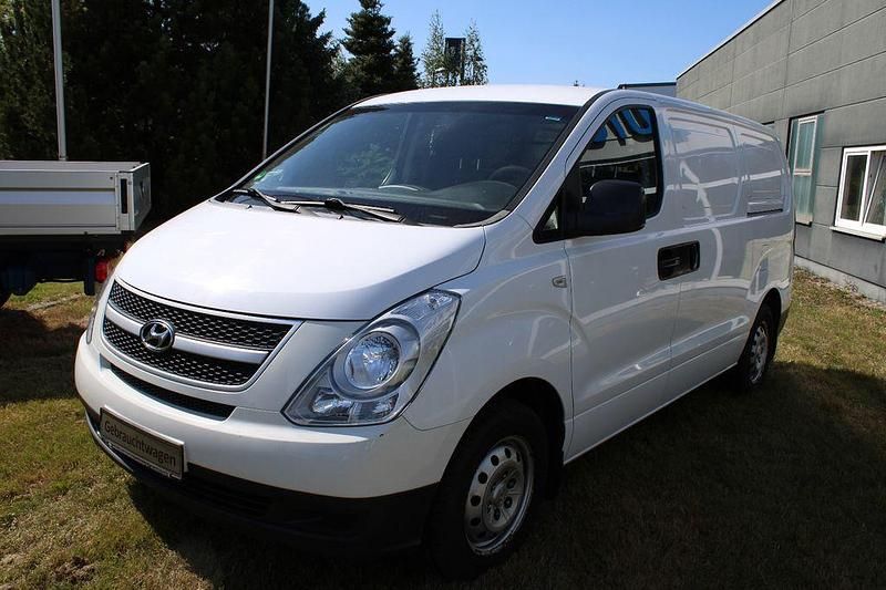 Weiß Gebraucht 2008 Hyundai H-1 Van / Kleinbus | 4.900 € (Fairer Preis) - Bild 1/4