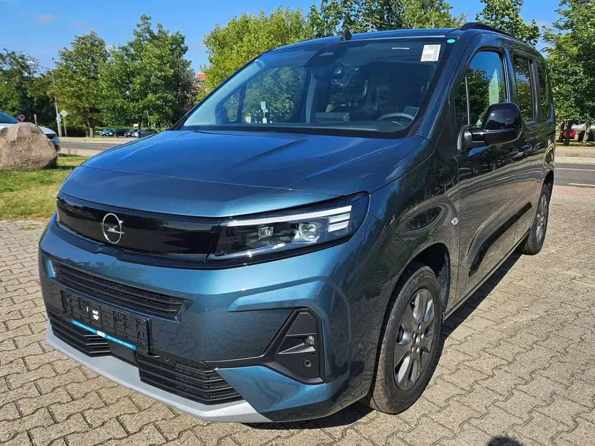 Neu Opel Combo Life 131 PS (96 kW) 2026 Kiama blau Kombi