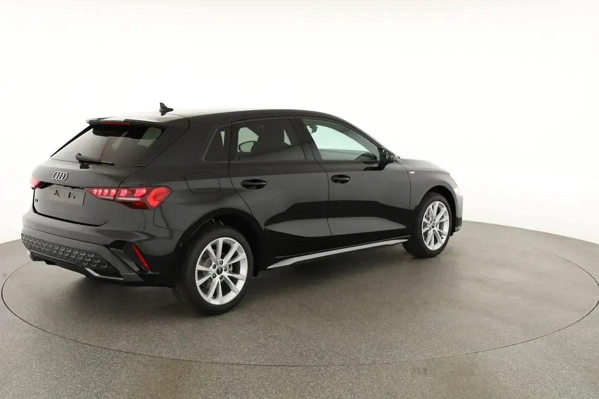 Neu Audi A3 S-Line 2026 Mythosschwarz metallic