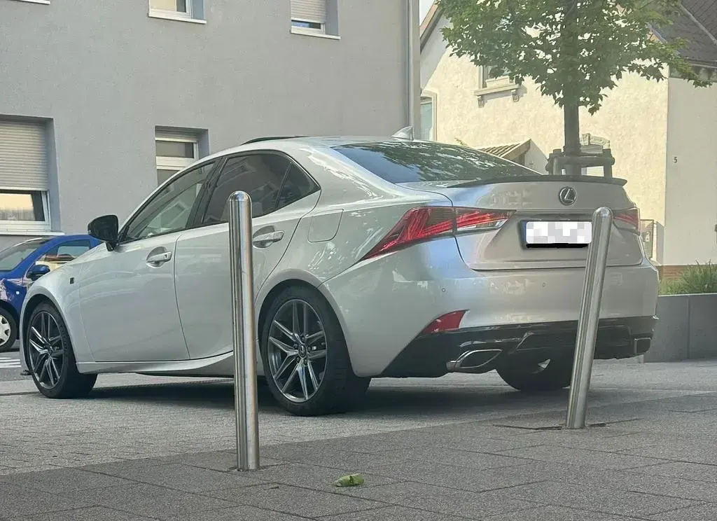 Gebraucht Lexus IS300 Sport Line 223 PS (164 kW) 2019 Silber Limousine