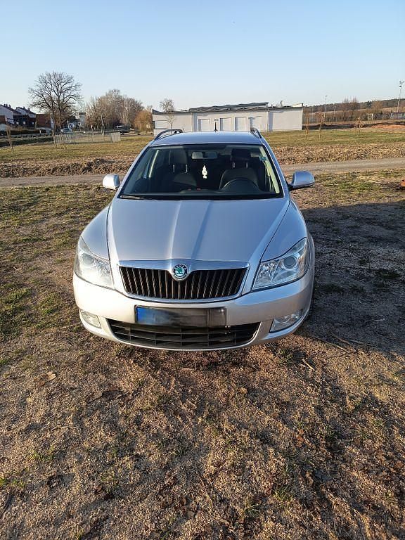 Gebraucht Skoda Octavia Ambition 122 PS (89 kW) 2012 Silber Kombi