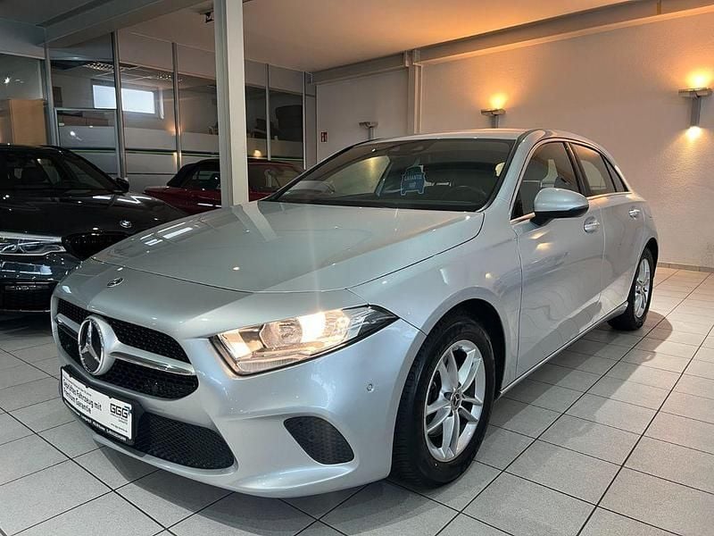 Gebraucht Mercedes A180 116 PS (85 kW) 2021 Silber Limousine