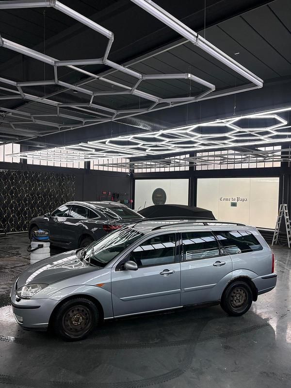 Gebraucht Ford Focus Ghia 114 PS (83 kW) 2003 Silber Kombi