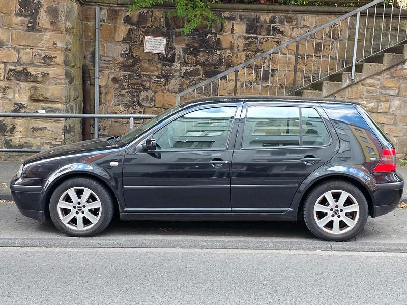 Schwarz Gebraucht 2002 VW Golf IV Kleinwagen | 1.350 € (Guter Preis) - Bild 1/4