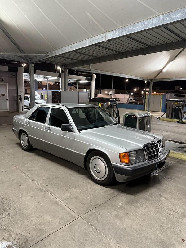 Gebraucht Mercedes 190 72 PS (52 kW) 1989 Silber Limousine