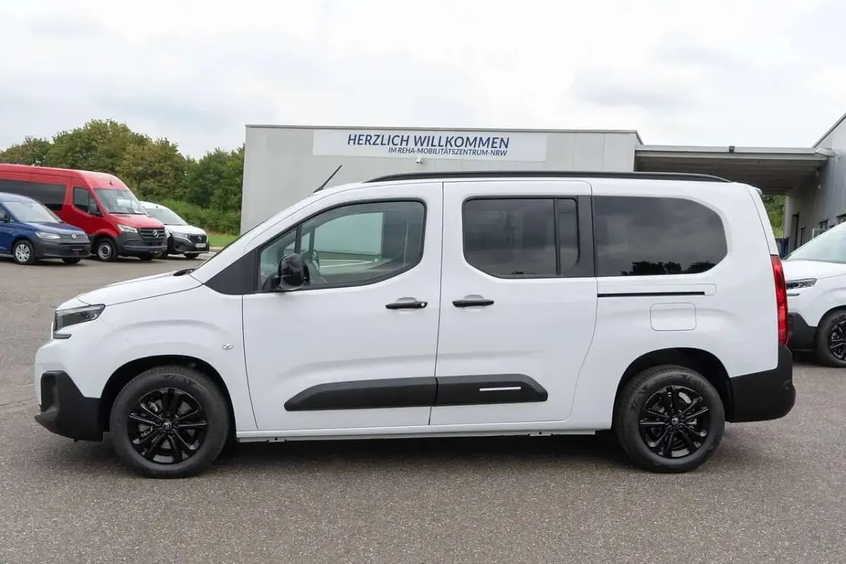 Neu Citroën Berlingo 131 PS (96 kW) 2026 Lackierung weiss icy/typ Van / Kleinbus