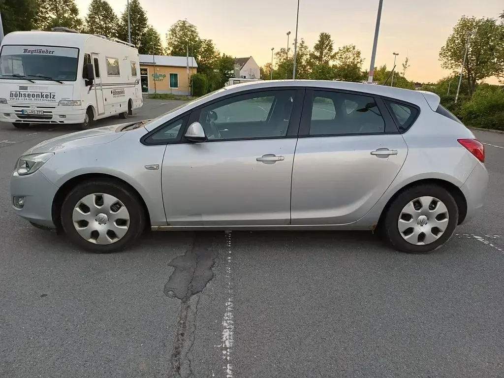 Gebraucht Opel Astra Selection 87 PS (63 kW) 2012 Silber Limousine