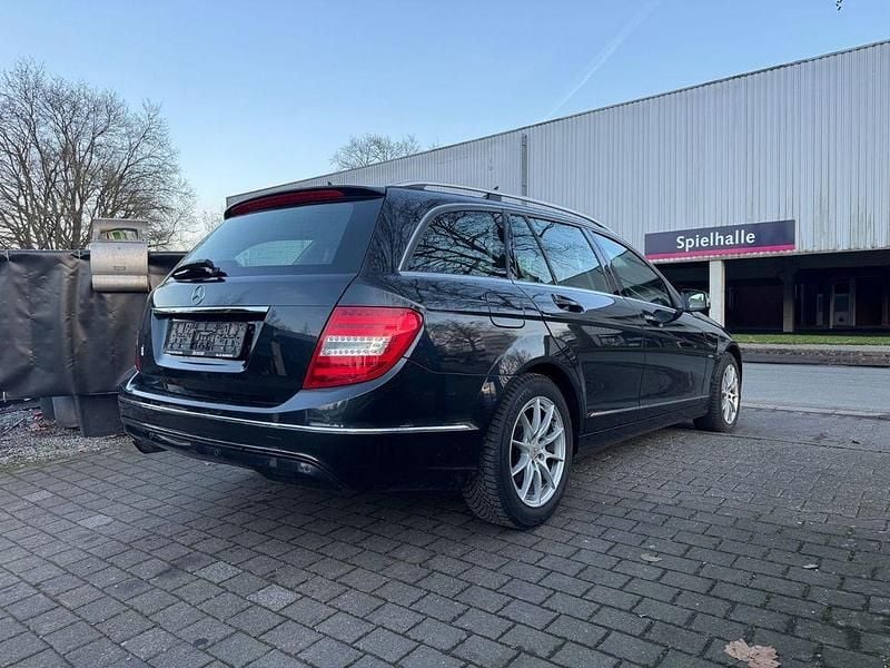 Gebraucht Mercedes C180 156 PS (114 kW) 2011 Schwarz Kombi