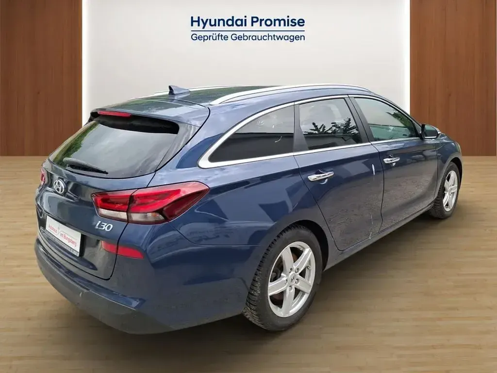 Gebraucht Hyundai i30 Premium 140 PS (102 kW) 2017 Blau Limousine