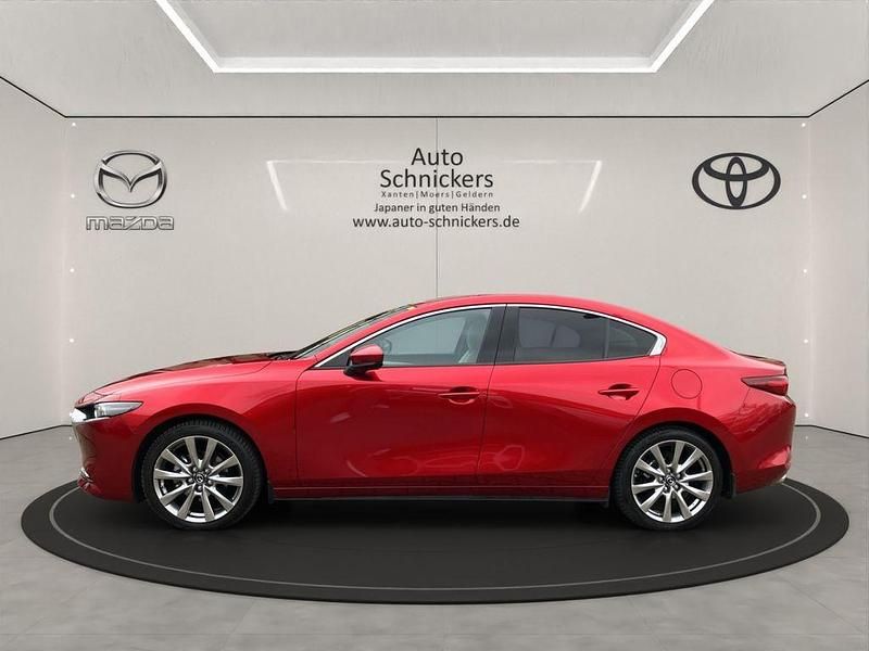 Używany Mazda 3 Selection 186 KM (136 kW) 2023 Czerwony Sedan/Limuzyna