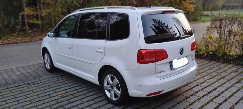 Weiß Gebraucht 2014 VW Touran Cup Van / Kleinbus | 12.500 € (Fairer Preis) - Bild 1/4