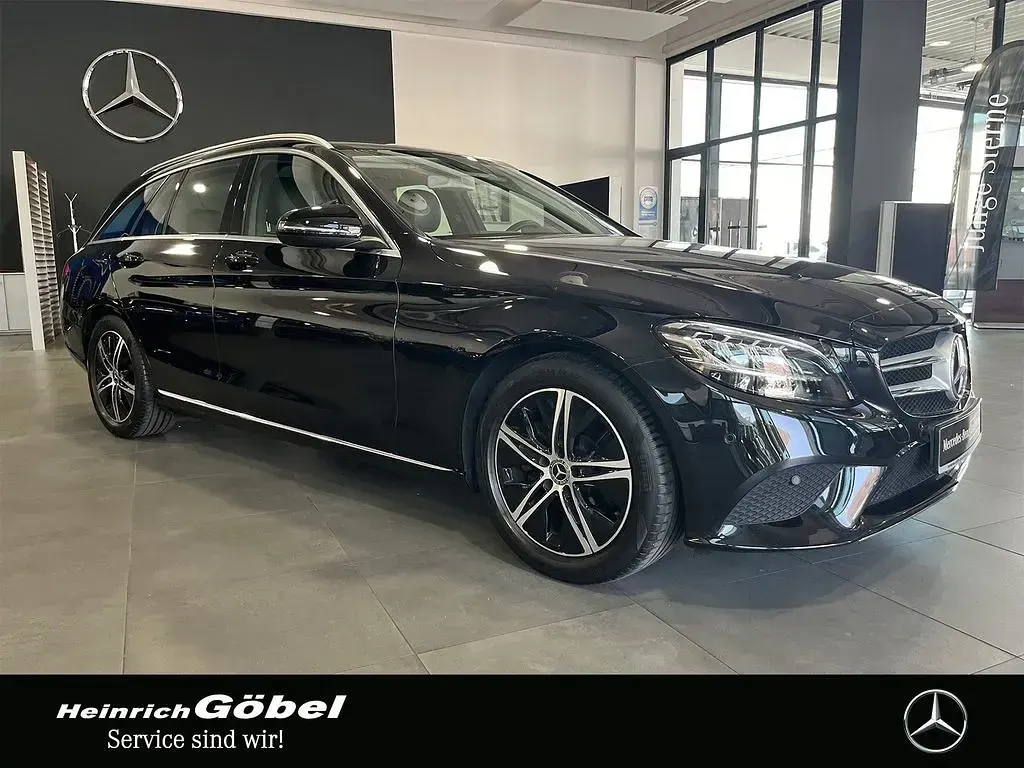 Gebraucht Mercedes C220 Avantgarde 194 PS (142 kW) 2020 Schwarz Limousine