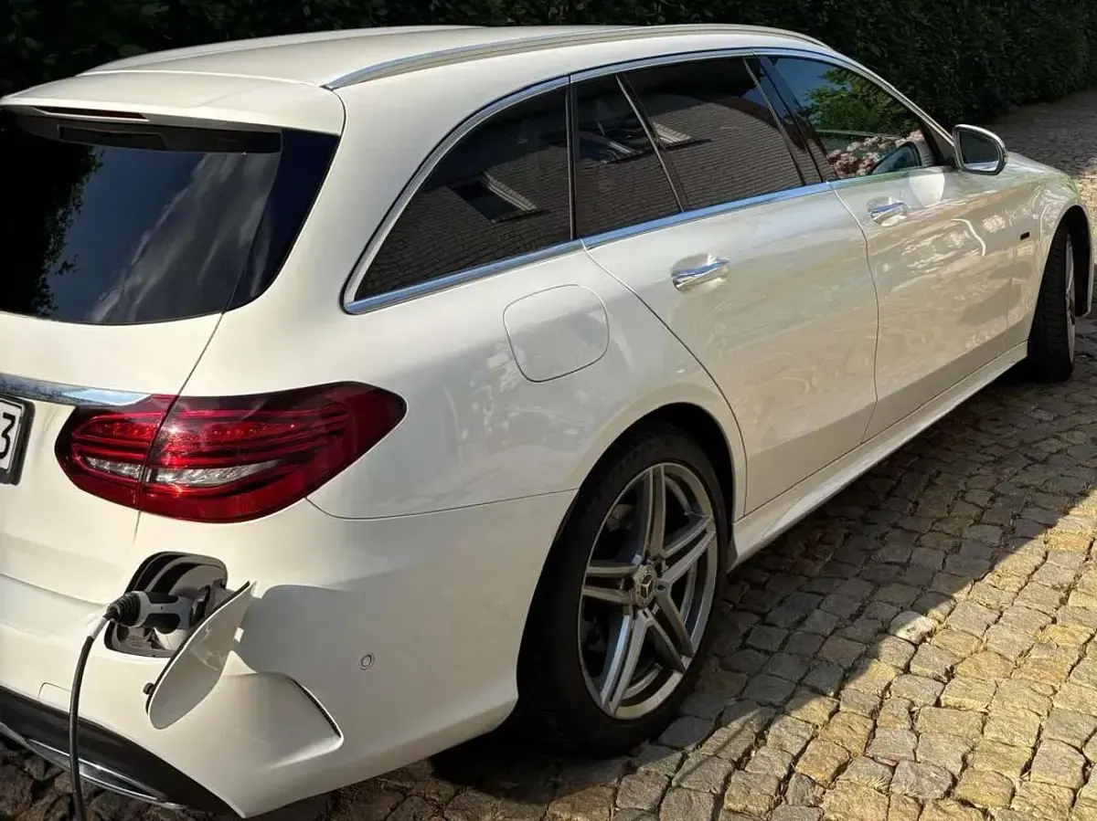 Gebraucht Mercedes C300e AMG line 194 PS (142 kW) 2020 Weiß Kombi