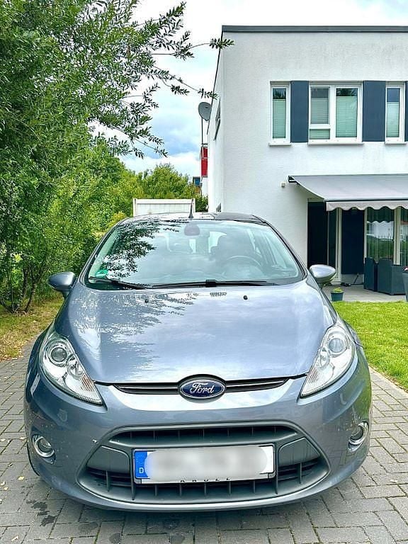 Gebraucht Ford Fiesta Titanium 82 PS (60 kW) 2012 Blau Kleinwagen