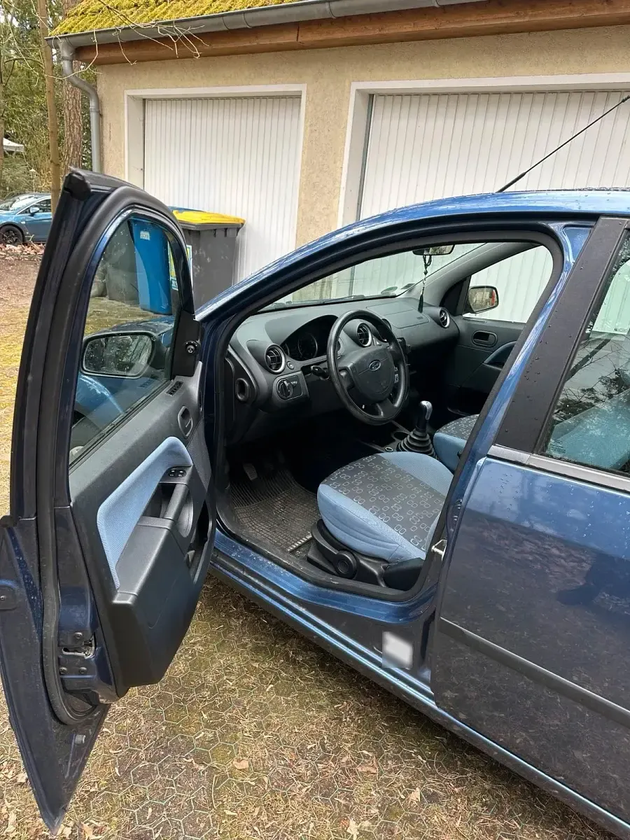 Gebraucht Ford Fiesta 80 PS (58 kW) 2005 Blau Kleinwagen