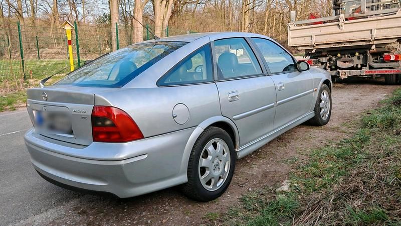 Gebraucht Opel Vectra 147 PS (108 kW) 2001 Silber Limousine