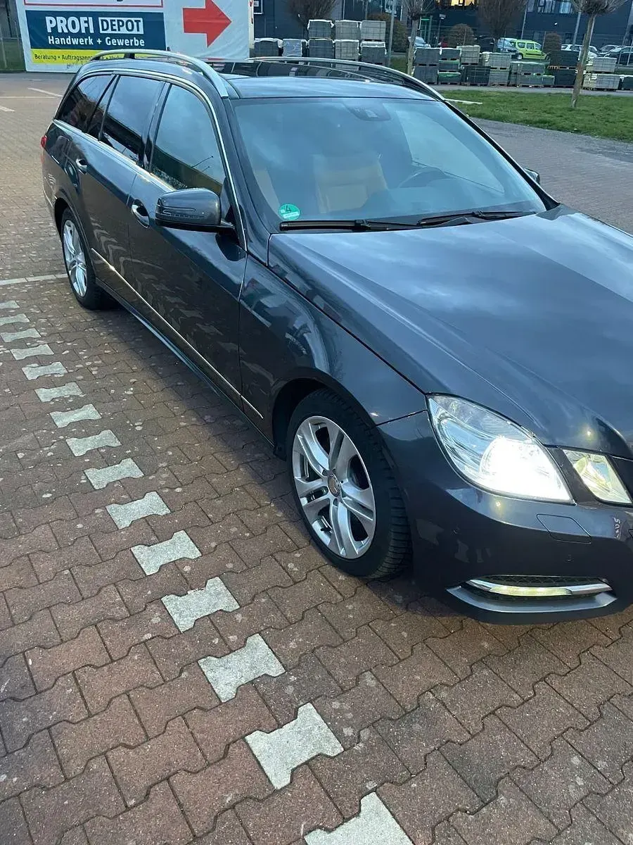 Gebraucht Mercedes E300 Avantgarde 204 PS (150 kW) 2012 Kombi