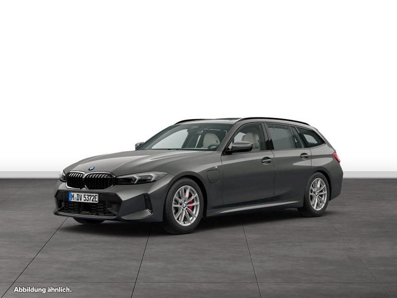 Grau Gebraucht 2024 BMW 330e Kombi | 54.706 € - Bild 1/4