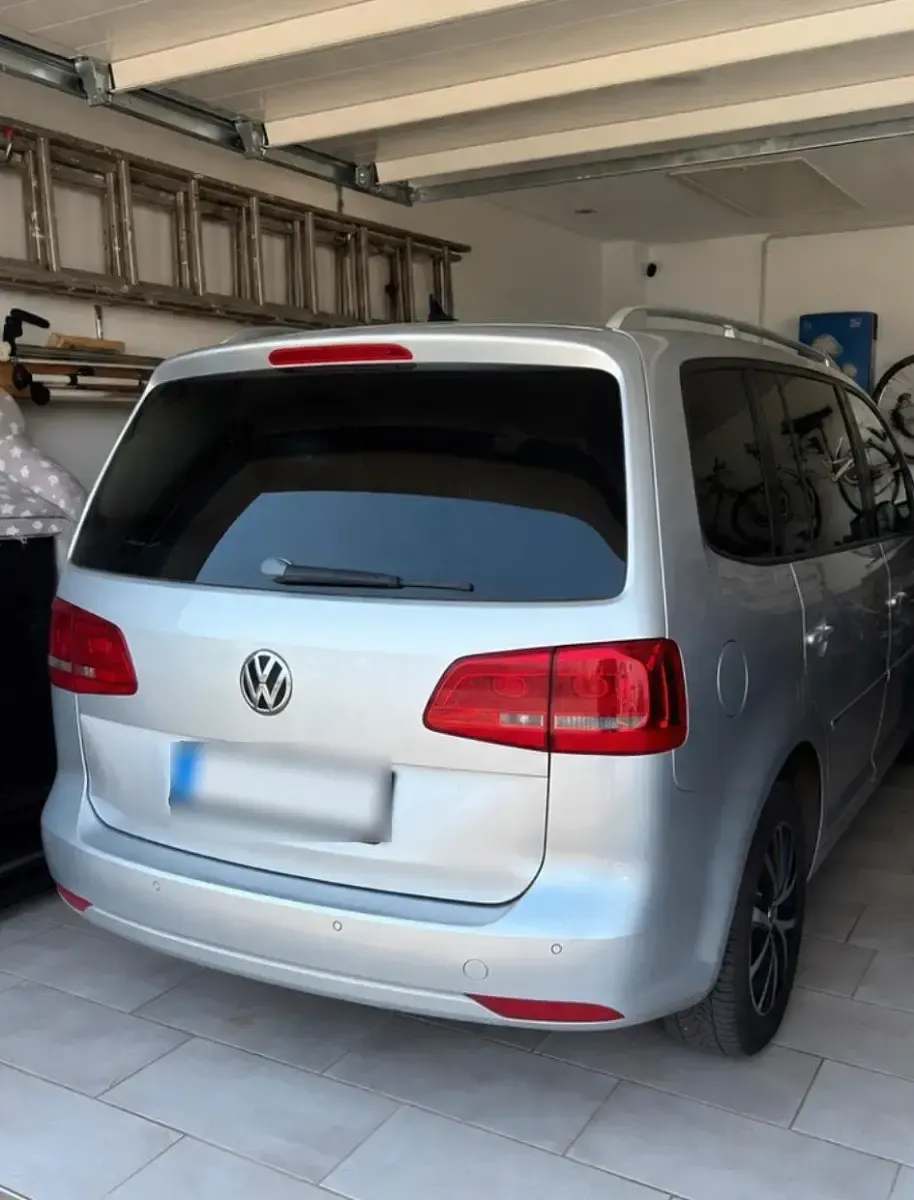 Gebraucht VW Touran Highline 140 PS (102 kW) 2015 Silber Van / Kleinbus