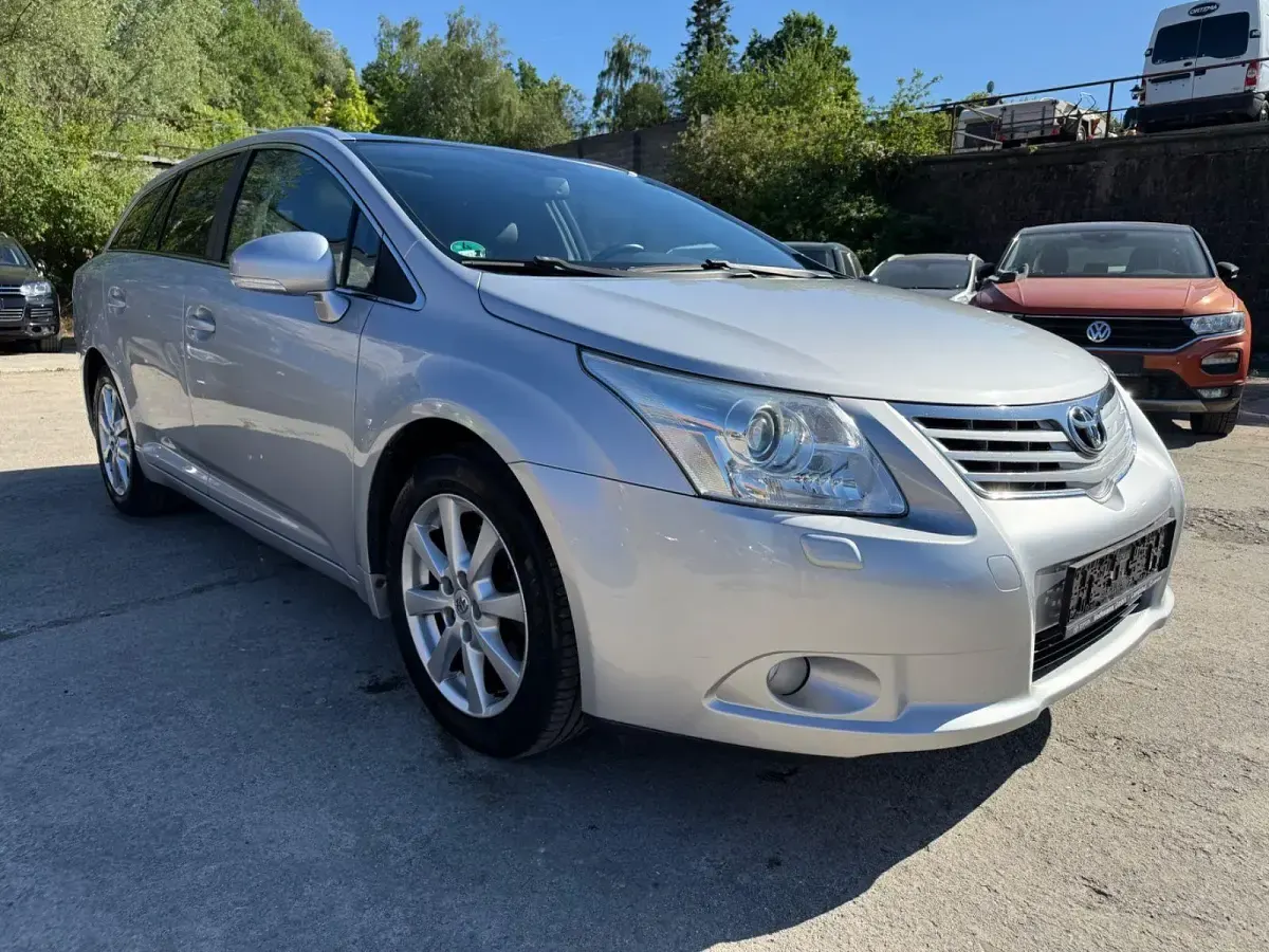Gebraucht Toyota Avensis Executive 150 PS (110 kW) 2008 Silber Kombi