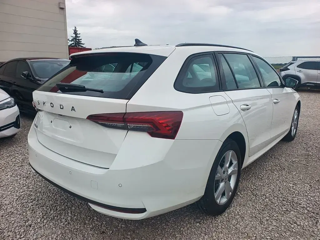 Gebraucht Skoda Octavia Selection 150 PS (110 kW) 2025 Weiß Kombi