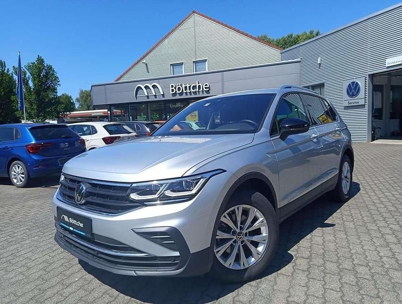 Gebraucht VW Tiguan United 150 PS (110 kW) 2021 Reflexsilber metallic SUV