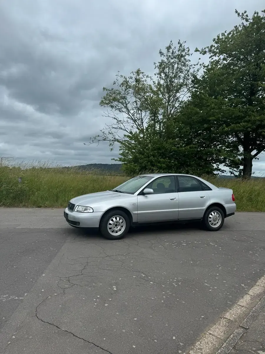 Gebraucht Audi A4 125 PS (91 kW) 2002 Silber Limousine