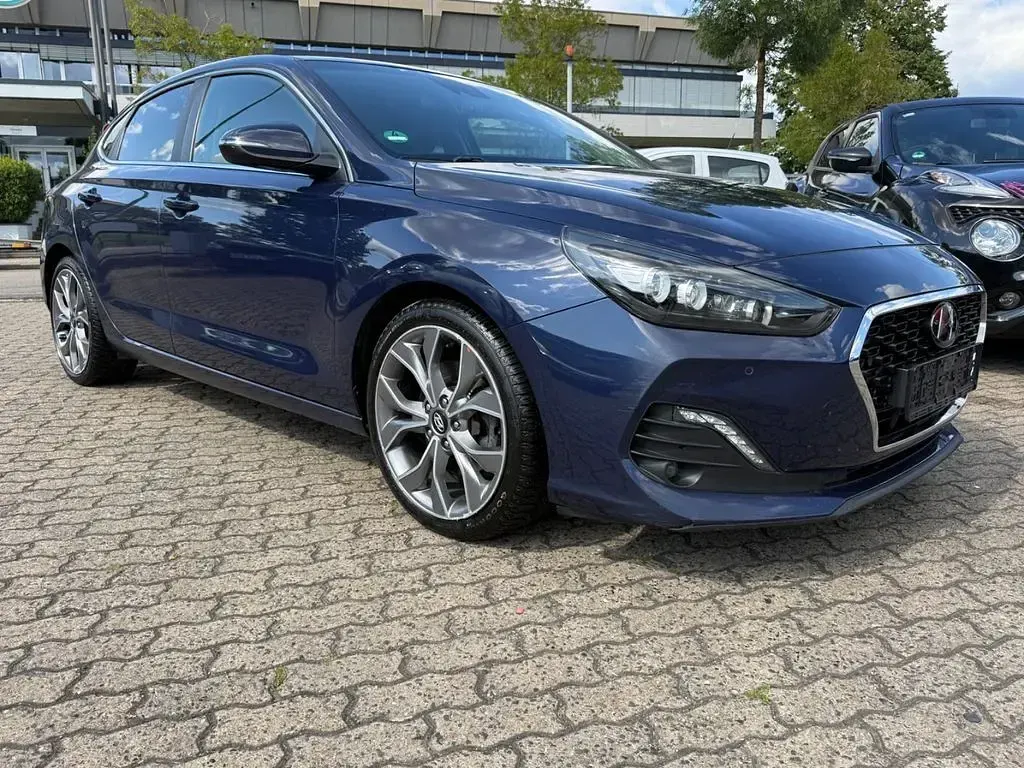 Gebraucht Hyundai i30 Premium 136 PS (100 kW) 2019 Blau Limousine
