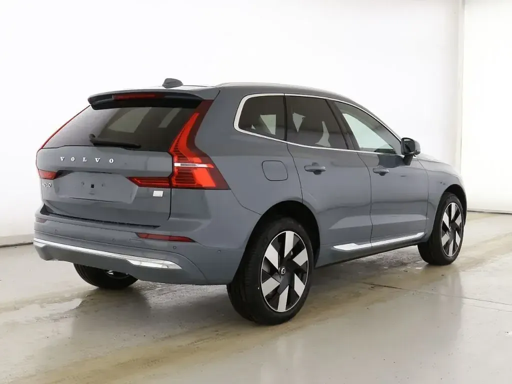 Gebraucht Volvo XC60 Plus 455 PS (334 kW) 2024 Thunder grey / metallic SUV