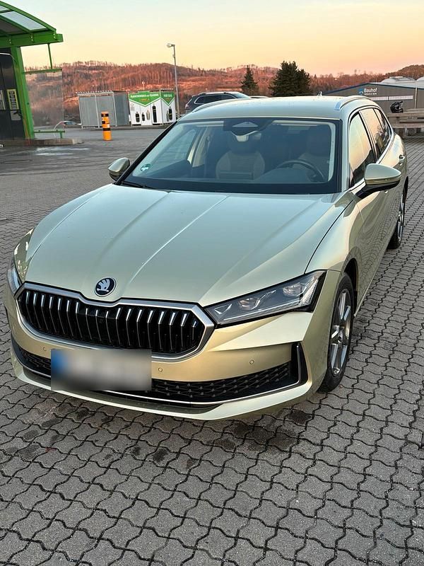 Usado Skoda Superb Selection 150 HP (110 kW) 2024 Bege Carrinha