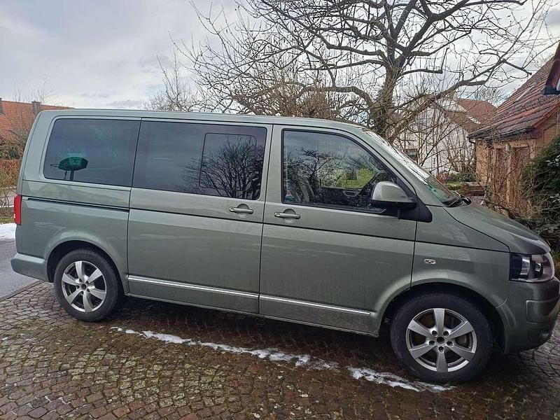 Second-hand VW Multivan Highline 179 CP (131 kW) 2010 Verde Monovolum